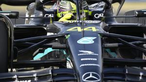 Mogyorod (Hungary), 21/07/2023.- Mercedes-AMG Petronas driver Lewis Hamilton of Britain steers his car during the second practice session at the Hungaroring Circuit race track in Mogyorod, near Budapest, Hungary, 21 July 2023. The Formula One Hungarian Grand Prix will take place on 23 July. (Fórmula Uno, Hungría, Reino Unido) EFE/EPA/Tamas Kovacs HUNGARY OUT