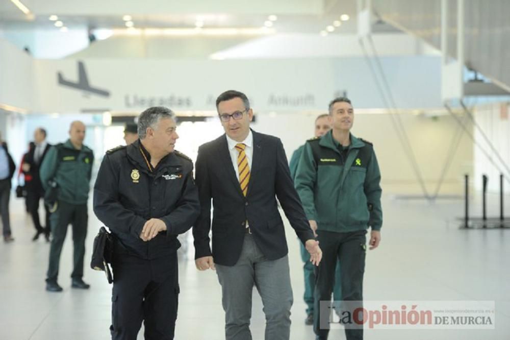 El delegado del Gobierno visita el aeropuerto de Corvera