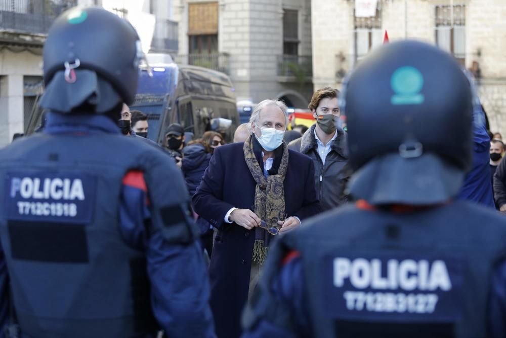 CDR i Vox es manifesten a la plaça del vi sense enfrontaments