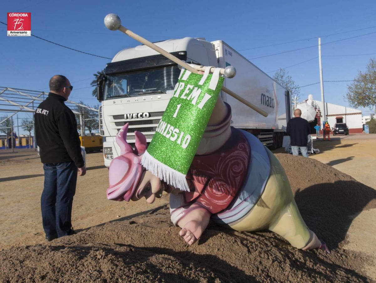 Fotogalería: El Arenal recibe los 'ninots' de Las Fallas de este fin de semana