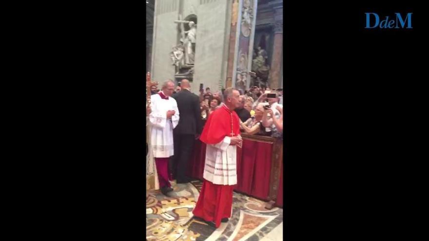 Luis Ladaria, nuevo cardenal mallorquín, entra en la Basílica de San Pedro