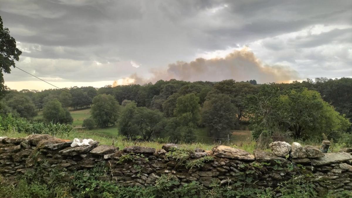 Incendio forestal en San Xoán de Río, ya estabilizado.