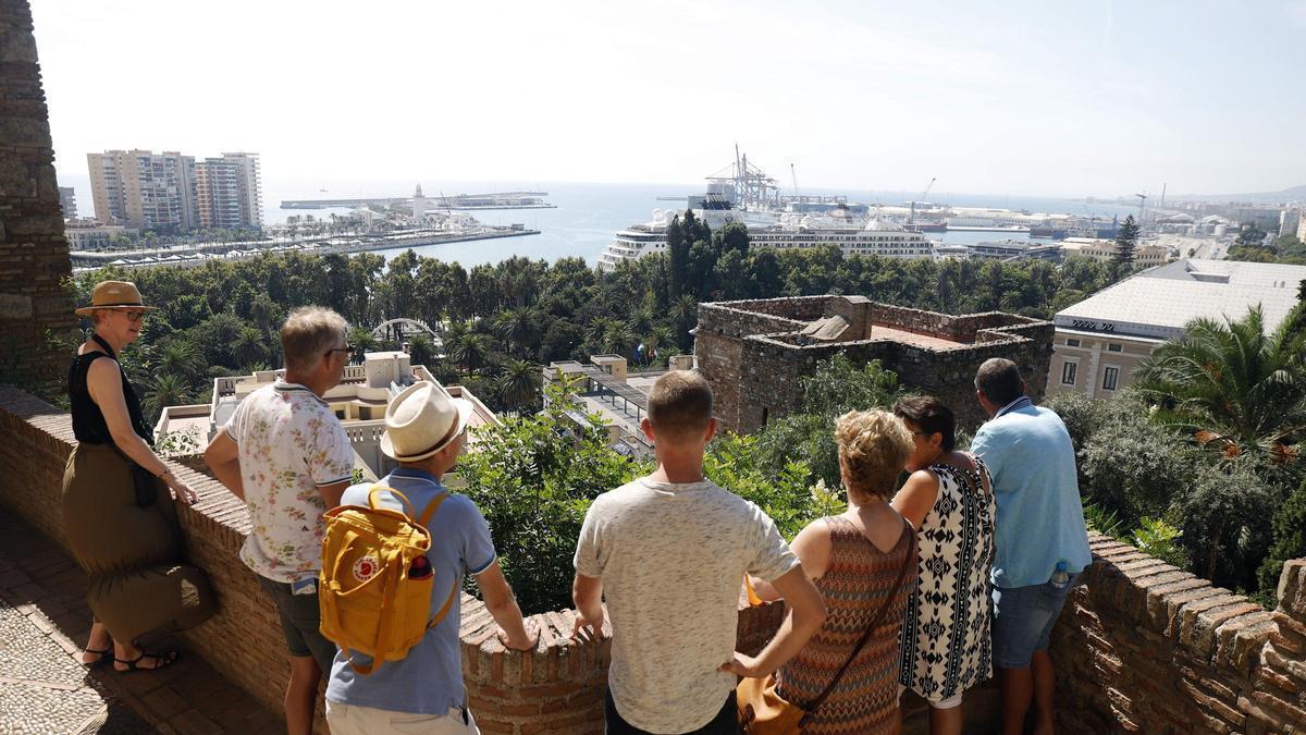 m-laga-tirar-del-verano-tur-stico-andaluz-con-un-3-5-m-s-de