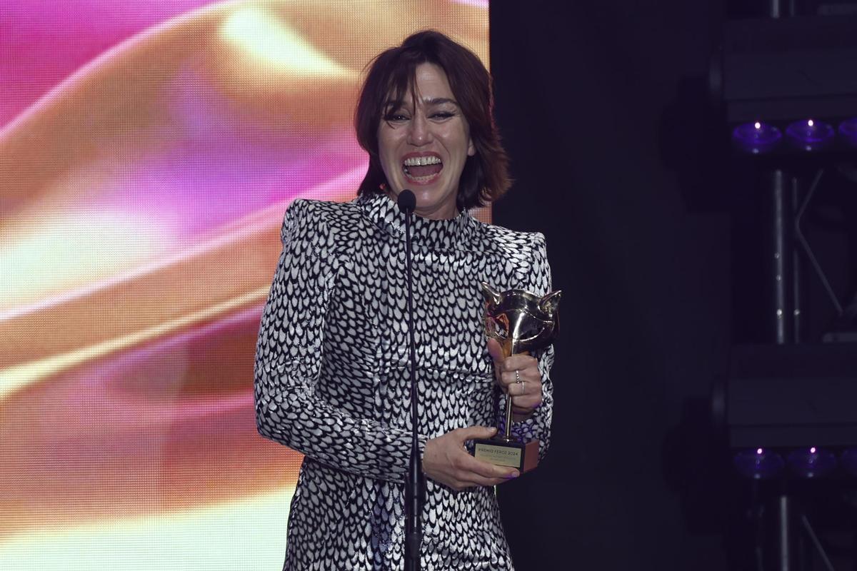La actriz Lola Dueñas recibe el Feroz a mejor actriz de una serie por su trabajo en 'La Mesías'.