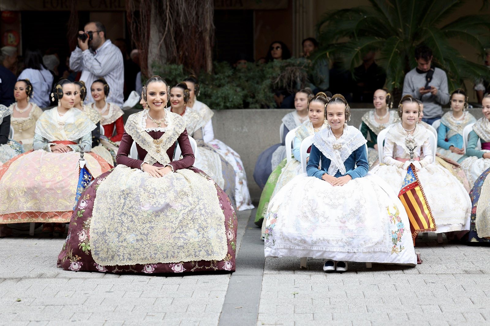 Día grande de Marina, María Estela y las cortes: baño de multitudes en el Marítim