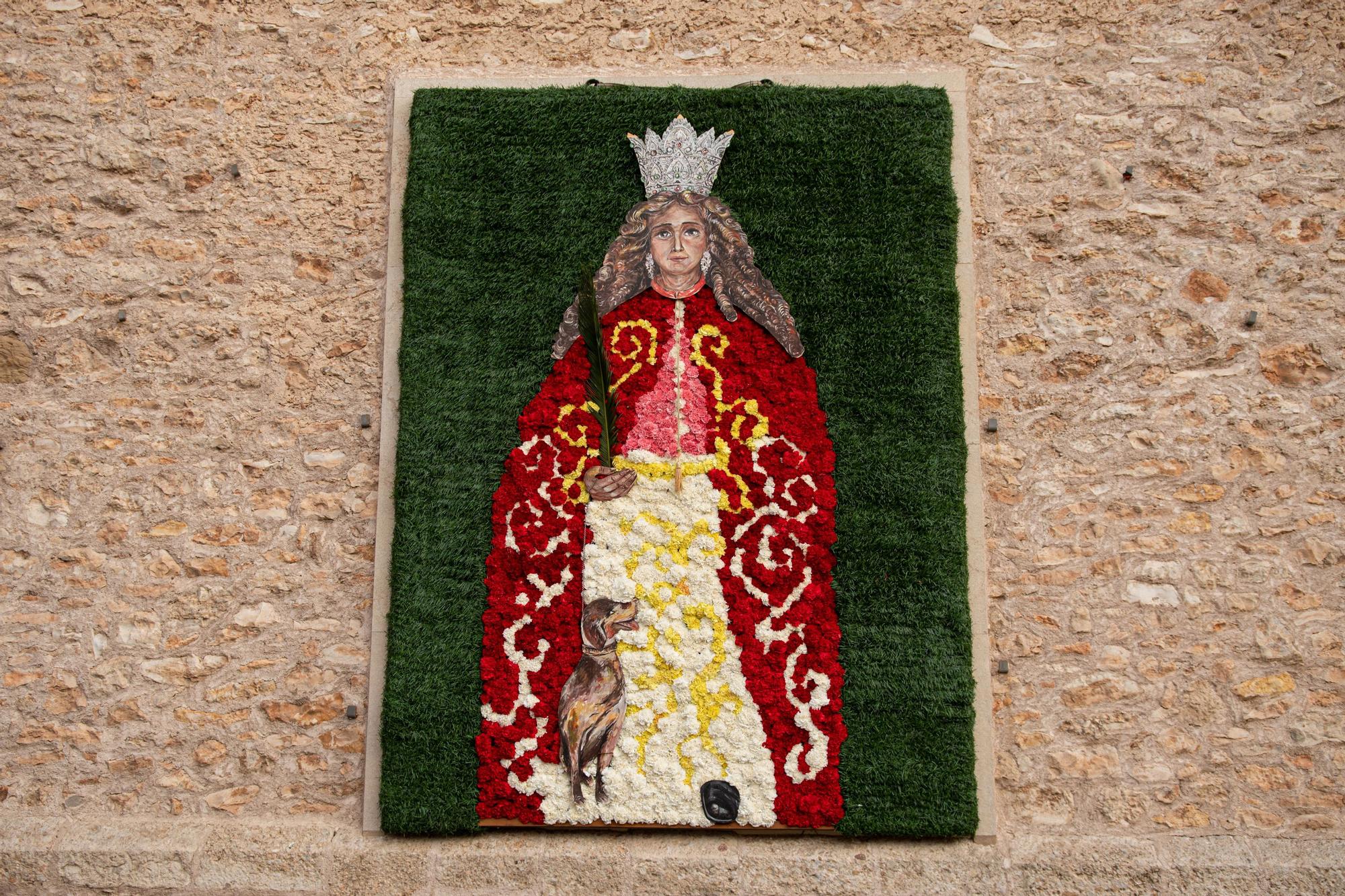 Así ha vestido Almassora el tapiz de flores en honor a Santa Quitèria