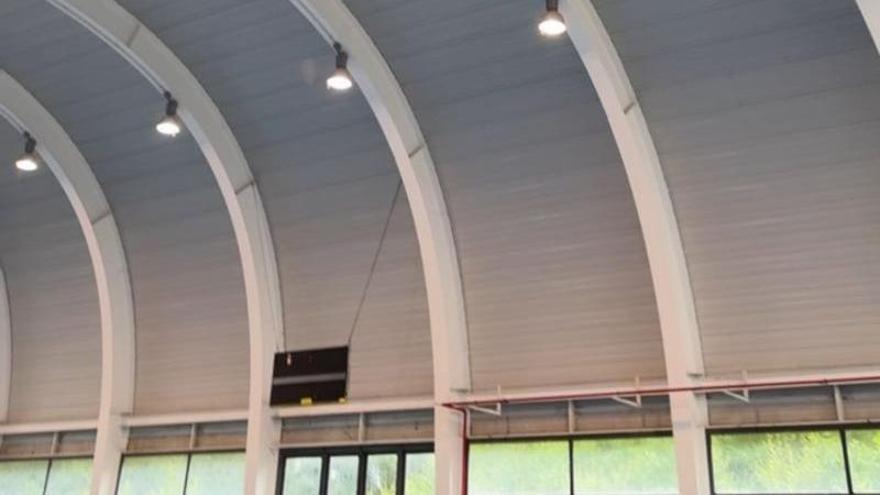 Y se hizo la luz en las instalaciones deportivas de Villademar (una década después de su inauguración)