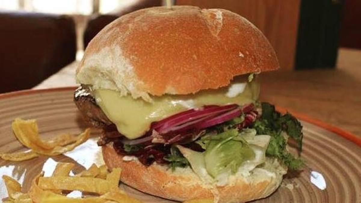 Deliciosas hamburguesas ‘gourmet’ de vacuno 100%, carne madura, cochino negro o Black Angus.