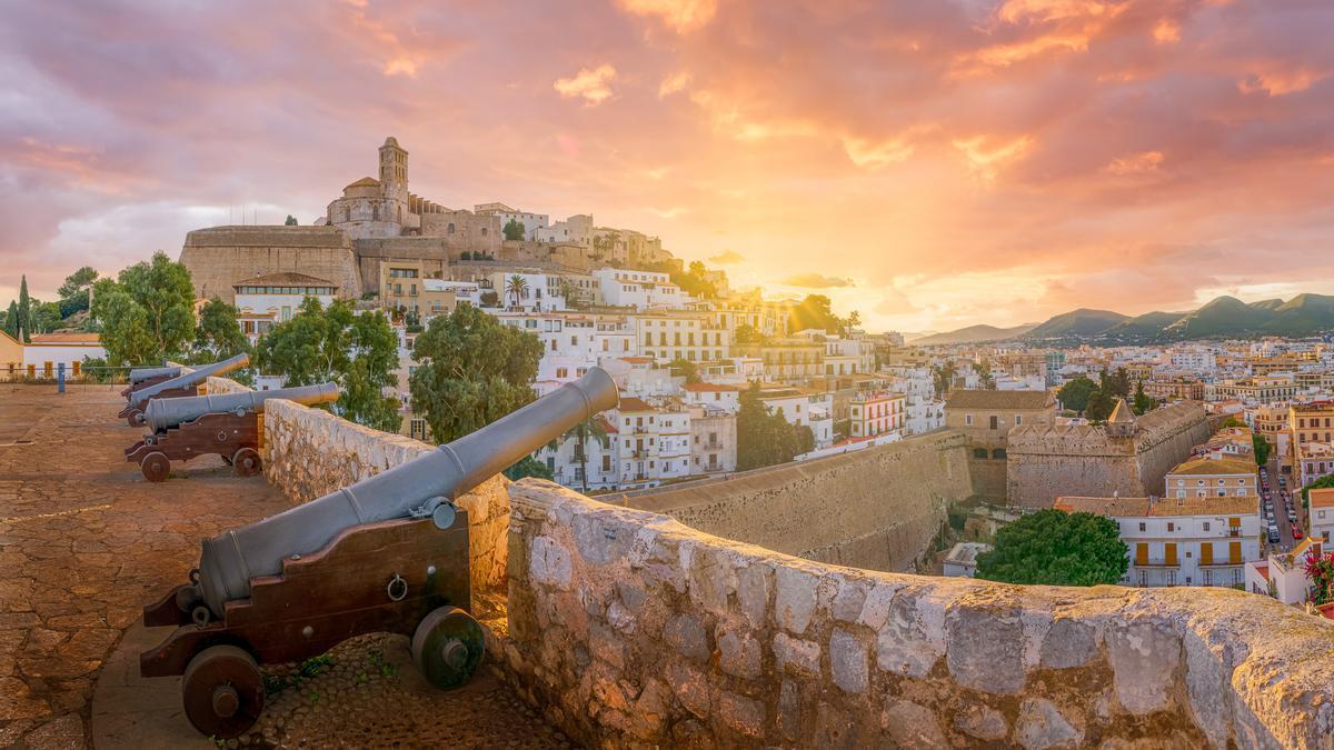 Leyendas, anécdotas y otros secretos de las 15 ciudades españolas Patrimonio de la Humanidad