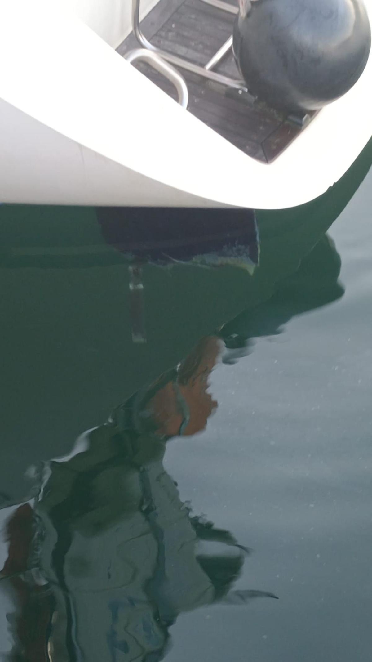 El timón del &quot;Christin&quot;, partido.