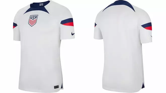 Estados Unidos (local): Pese a las múltiples críticas en el país, la USMT incorpora el diseño de Nike de este año con detalles en azul y rojo en las mangas sobre el swoosh, y con el escudo centrado