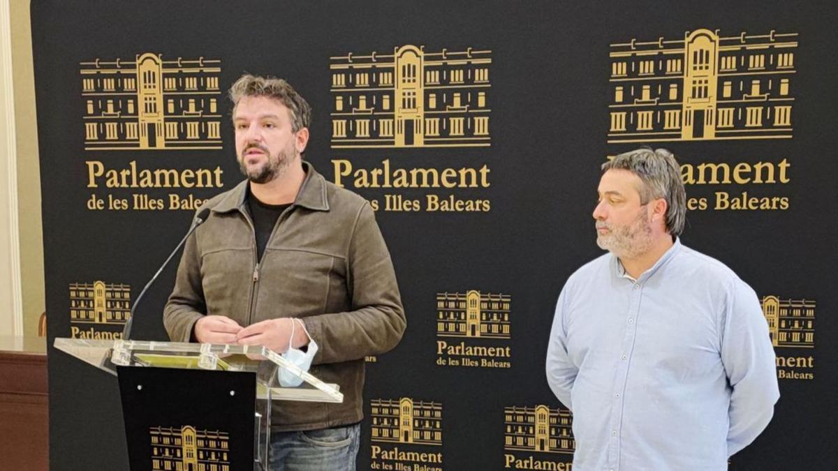 El coordinador general de Més per Mallorca, junto al diputado Joan Mas, en una foto de archivo.