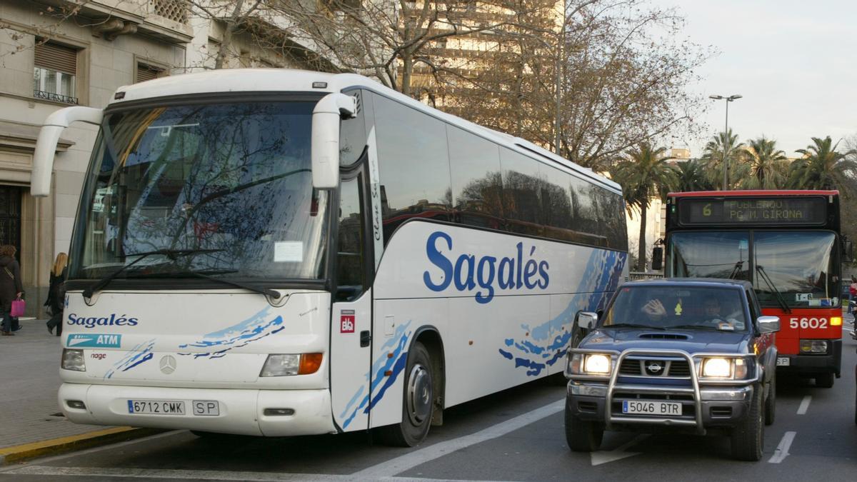 Un autocar de la compañía Sagalés, en una imagen de archivo