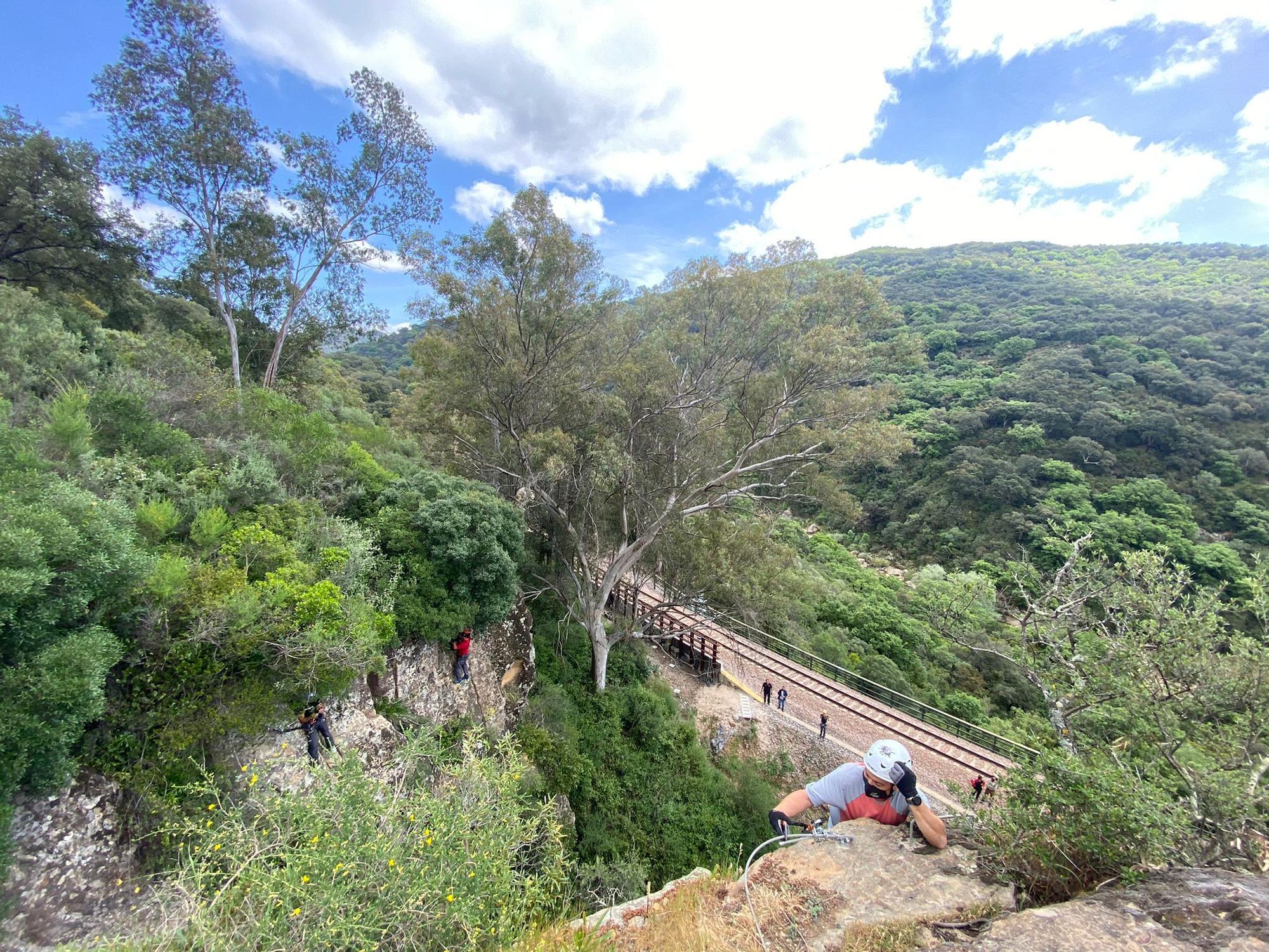 Las imágenes de la vía ferrata del sendero 'El Caimán' de Colmenar