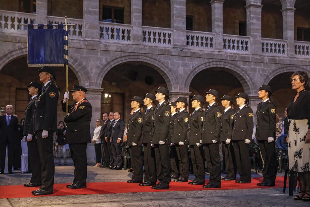 La Policía Nacional rinde homenaje  a las mujeres en su fiesta