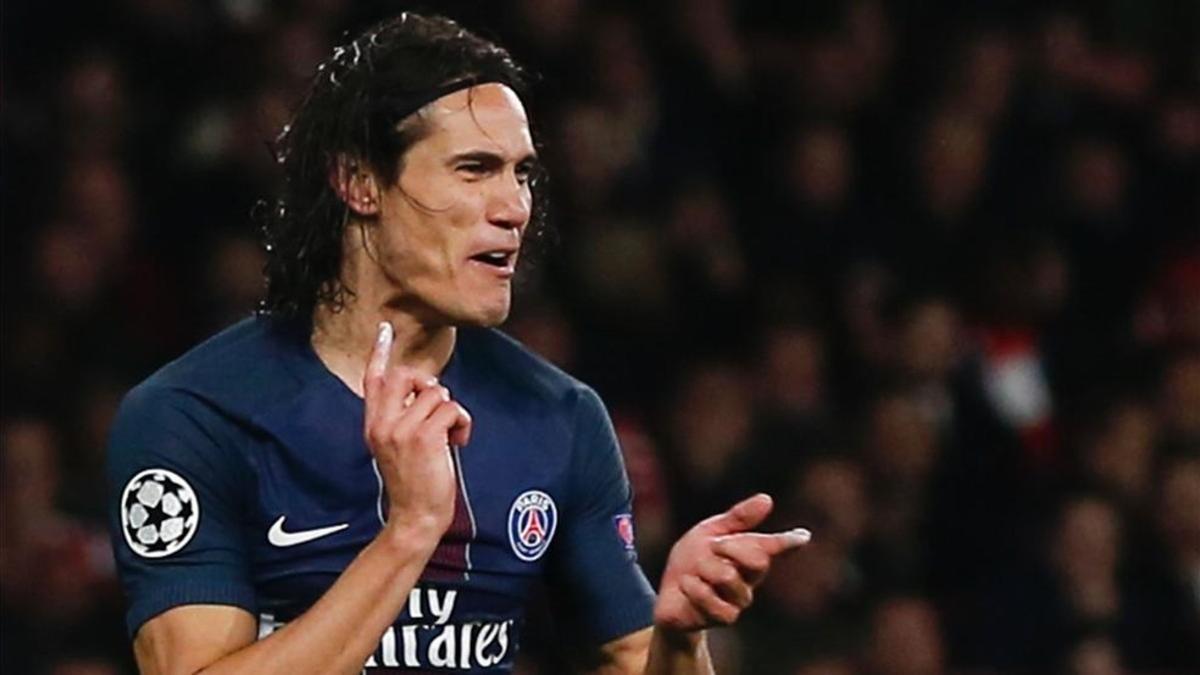 Cavani marcó el primer gol del Arsenal-PSG en el Emirates