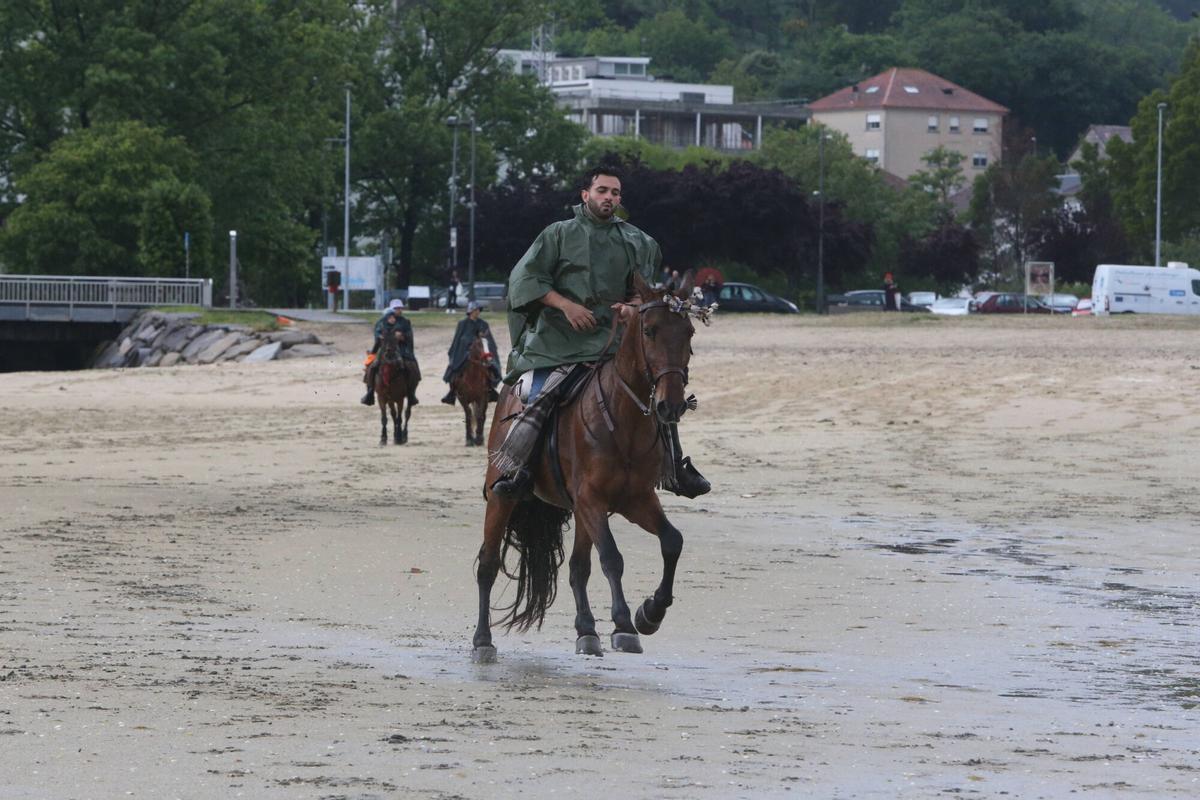 Alrededor de 70 jinetes procedentes de diferentes zonas de la comarca, de Vigo, Baiona y hasta de Pontecaldelas participaron en la XIII Xuntanza Cabalar