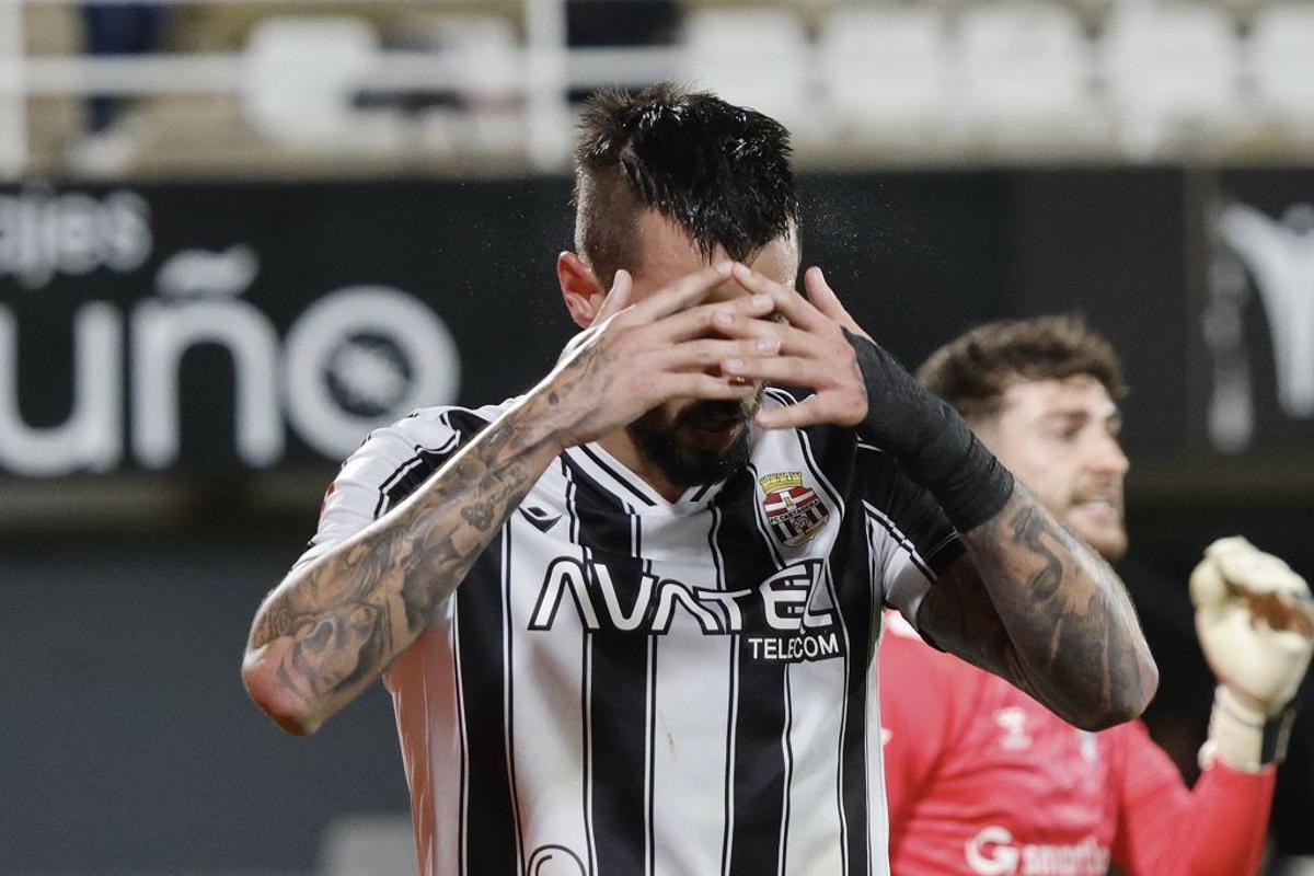 La derrota en casa del FC Cartagena frente al Eibar, en imágenes