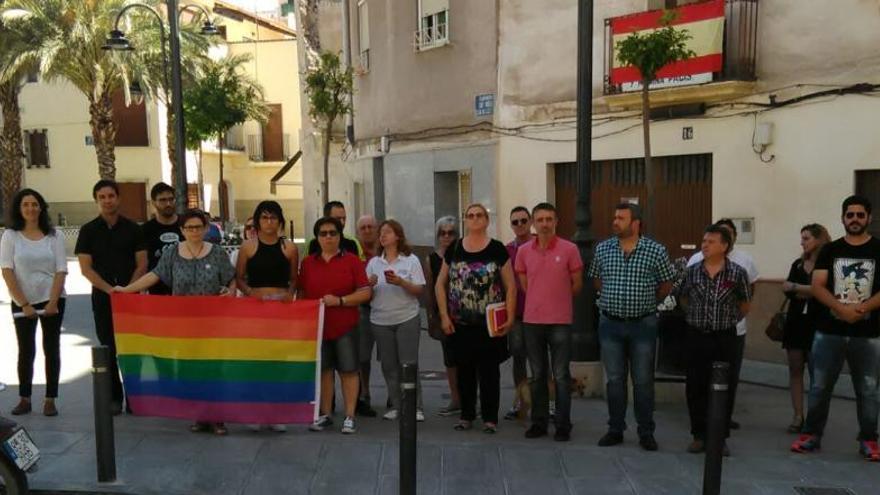 Cinco minutos de silencio en Crevillent por la masacre de Orlando