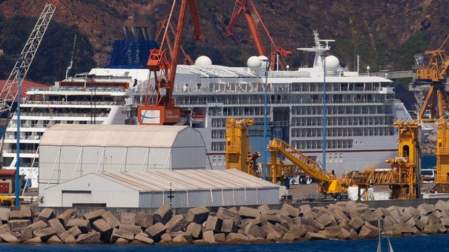 El crucero "Europa 2" atraca en El Musel con 491 pasajeros | JUAN PLAZA