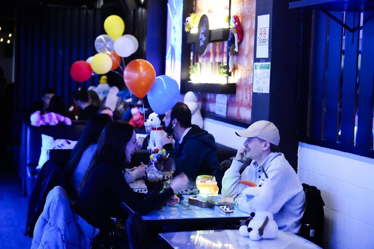 Barcelona 19/02/2026 NEVERLAND : coctelería ambientada en Disney Fotografía de Ferran Nadeu