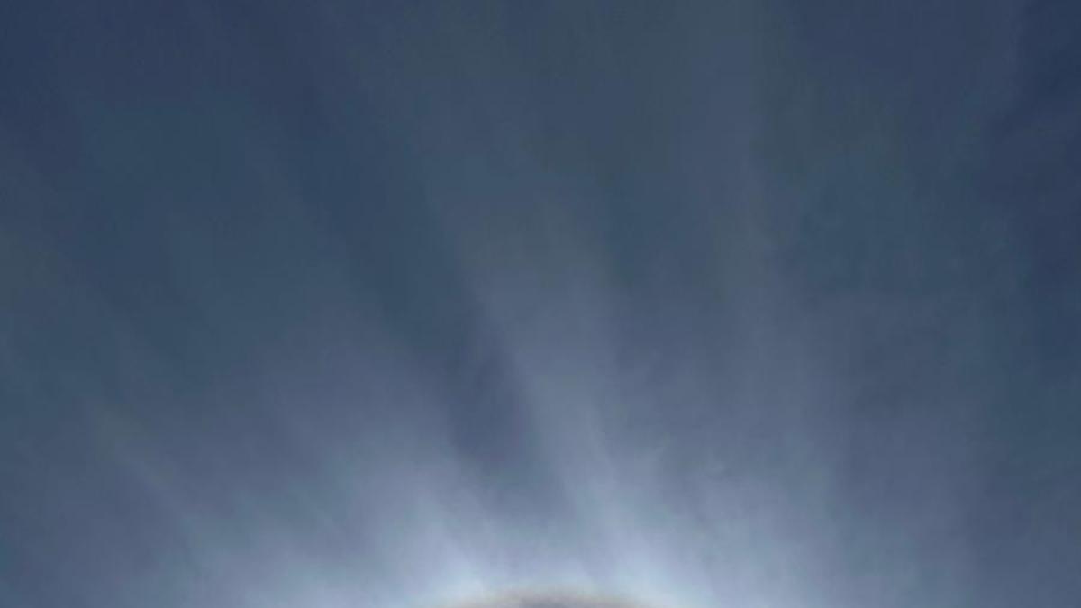 Halo solar visto en el cielo sobre Santa Cruz de Tenerife.