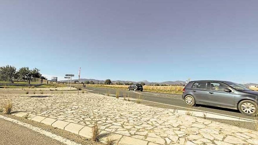 Cruce de la carretera vieja de Sineu con el acceso a Son Llàtzer, donde ayer falleció el motorista.