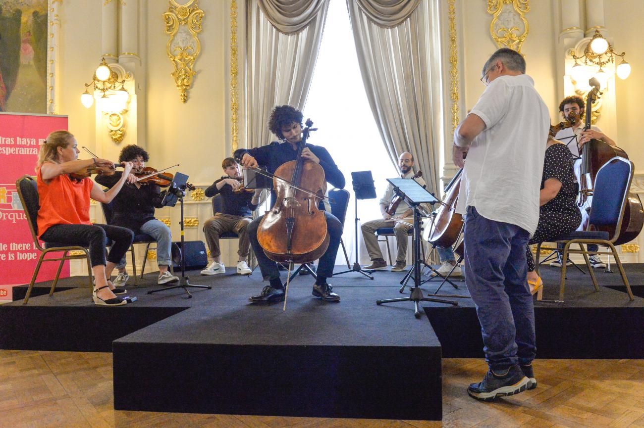 Encuentro con el joven violonchelista Kevin Santana en el Gabinete Literario