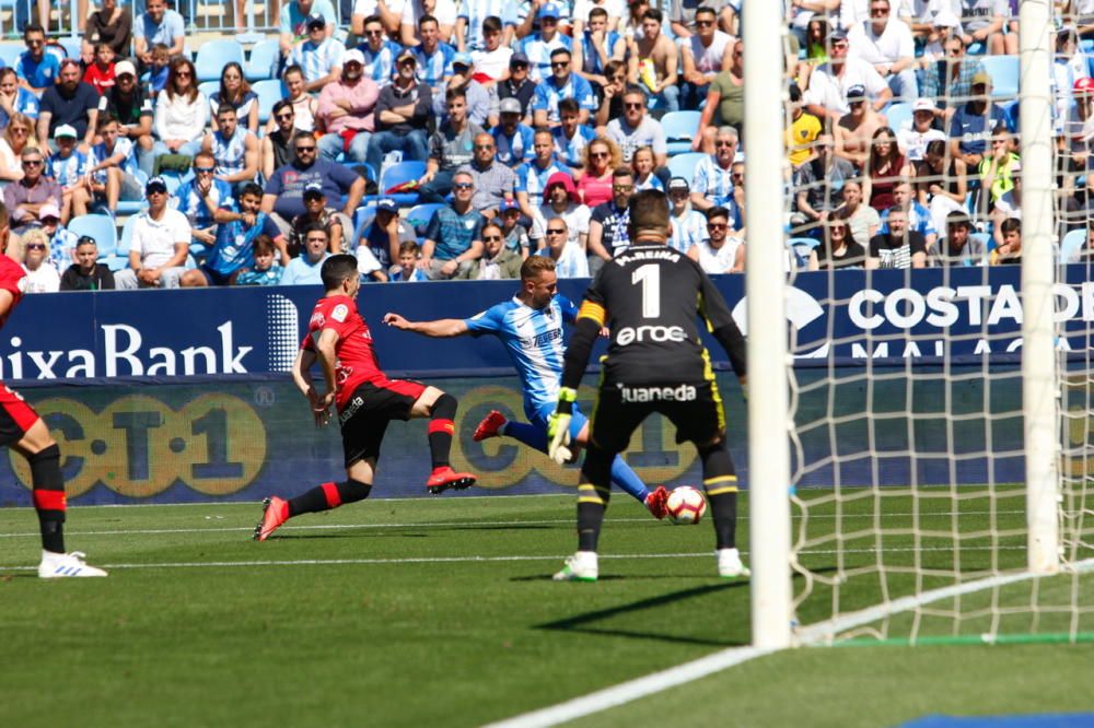 Un tanto de Leo Suárez a cinco minutos del final le da la victoria y los tres puntos al RCD Mallorca en su visita a La Rosaleda, en un duelo de aspirantes al ascenso a Primera División que comenzaban la jornada empatados a puntos.