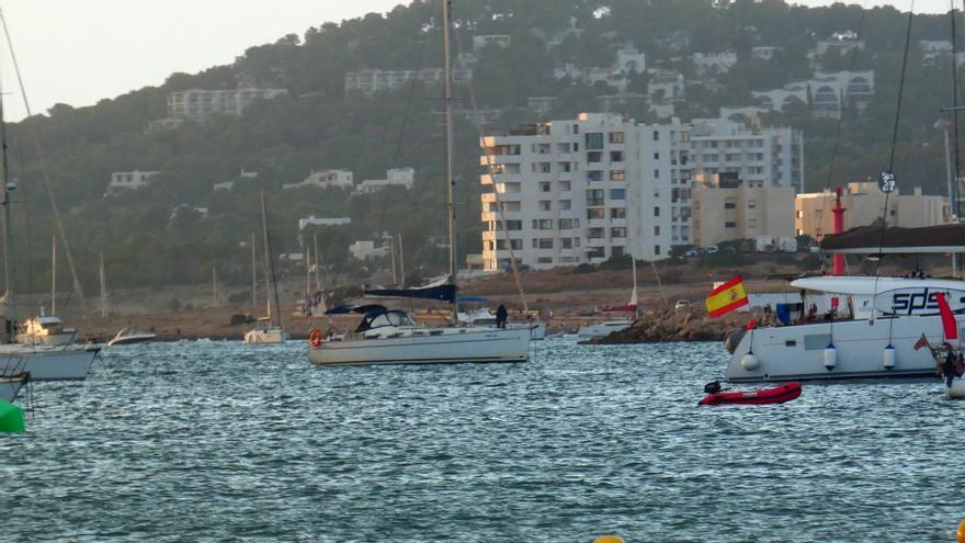 Salvem Sa Badia denuncia el &quot;estado crítico de la posidonia por el fondeo masivo&quot; en la bahía de Portmany