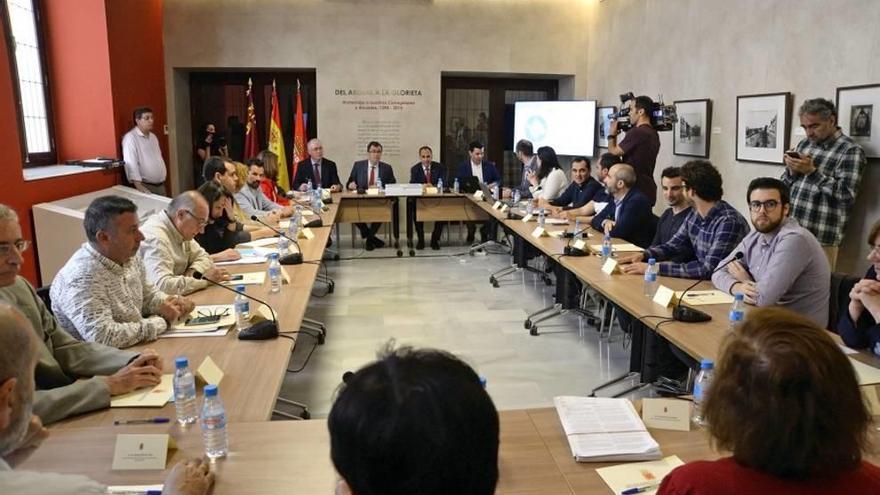 El encuentro se celebró ayer en la Sala de Alcaldes.