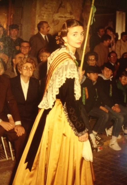 Amparo Marco, en 1985, cuando fue dama de la gaiata 1, Brancal de la Ciutat, en la Tornà de la Romeria.