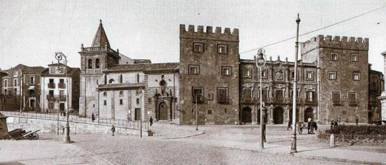 El palacio de Revilla-Gigedo y la colegiata de San Juan Bautista, a principios del siglo XX.