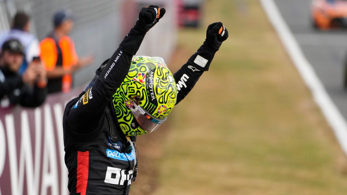 Norris celebra su éxito en el circuito de Silverstone
