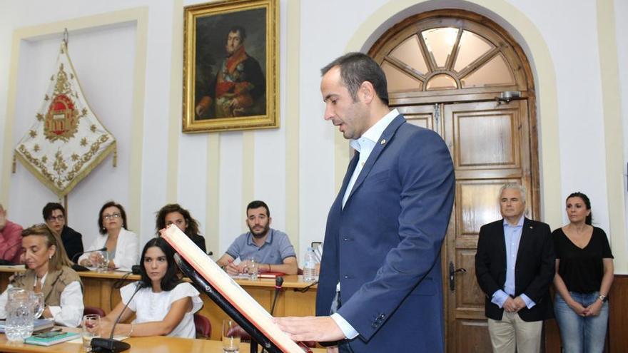 Martínez Campos toma posesión como concejal del Ayuntamiento de Mérida en sustitución de Félix Palma