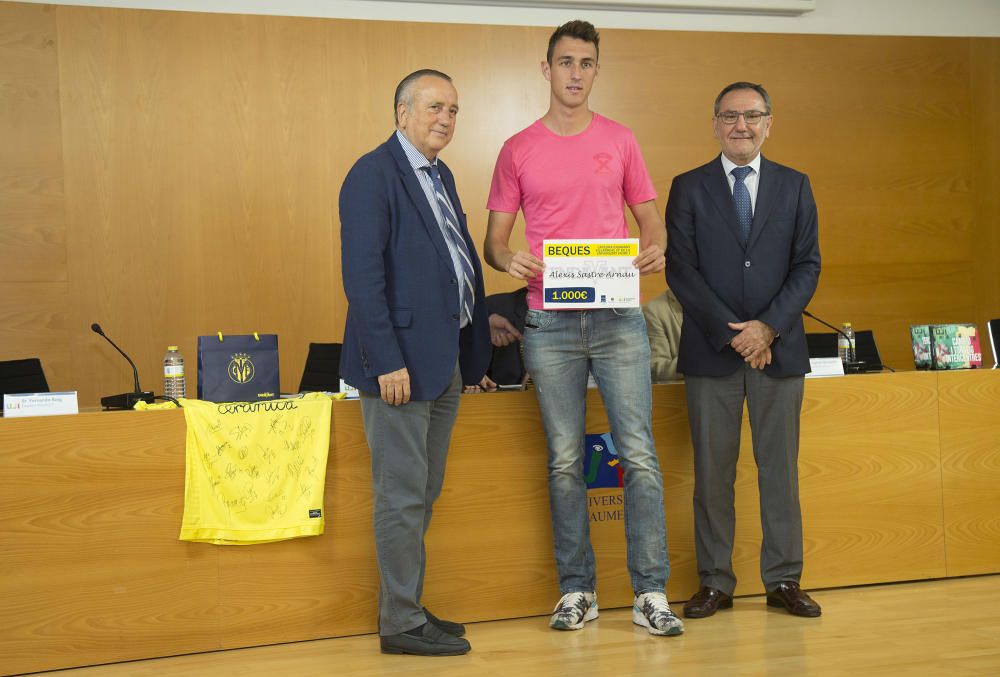 Entrega de las becas Endavant Formació del Villarreal CF