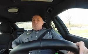 Més de 18 milions de persones han vist aquest divertit vídeo d’un agent de Dover (Delaware, EUA).