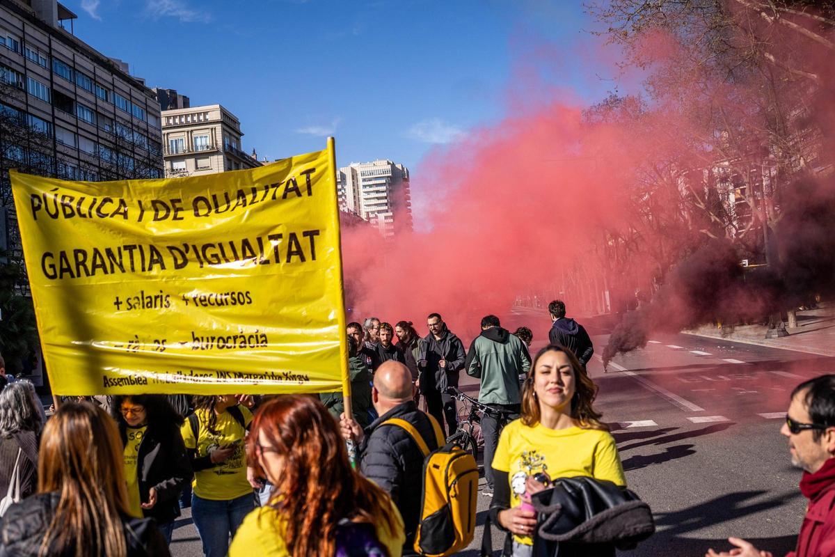 La manifestación de profesores toma el centro de Barcelona
