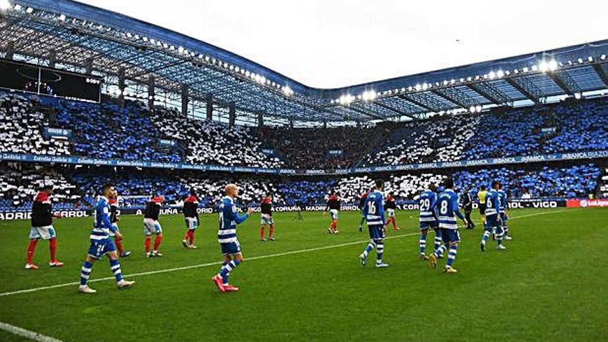 Los jugadores del Deportivo y del Lugo saltan al césped de Riazor en el partido del pasado domingo 1.