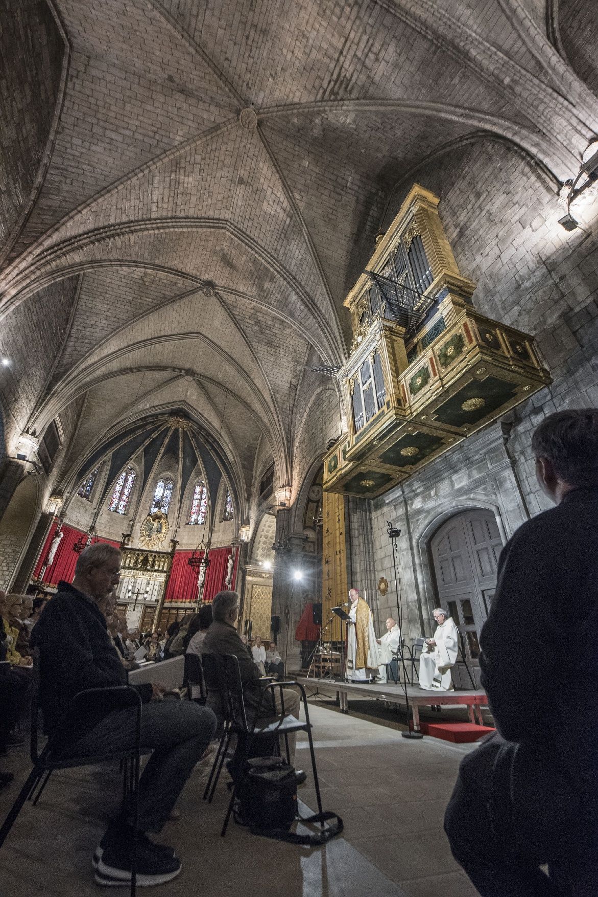 Una catedral plena a vessar dona la benvinguda al renovat orgue de Solsona