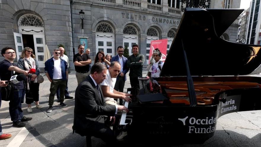 VÍDEO: ¿Por qué hay pianos por las calles de Oviedo? Son ocho y esta es la razón
