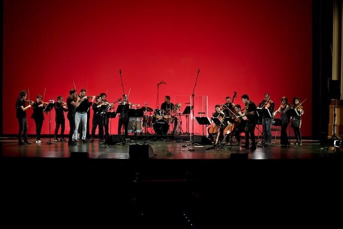 20-04-19 GENTE Y CULTURA. AUDITORIO ALFREDO KRAUS. LAS PALMAS DE GRAN CANARIA. Concierto Bach Rock. Clausura del International Bach Festival 2019 con un concierto de la orquesta del festival y el guitarrista Iñaki Antón, de Extremoduro  | 20/04/2019 | Fotógrafo: Juan Carlos Castro