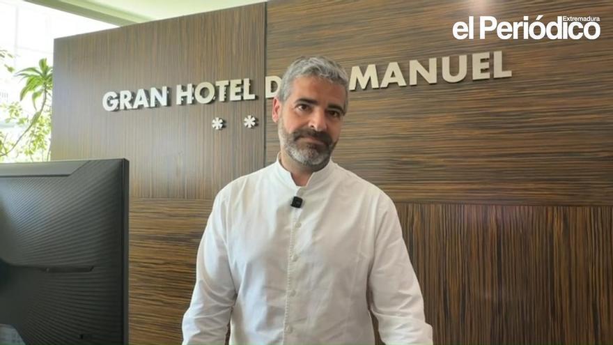 Vídeo | Un turista holandés recupera un anillo que se había dejado en el hotel Don Manuel de Cáceres el año pasado