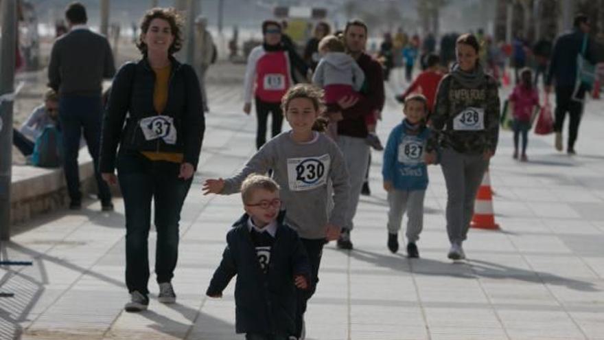 La Carrera del Día de la Diabetes ha contado con la participación de un millar de personas.