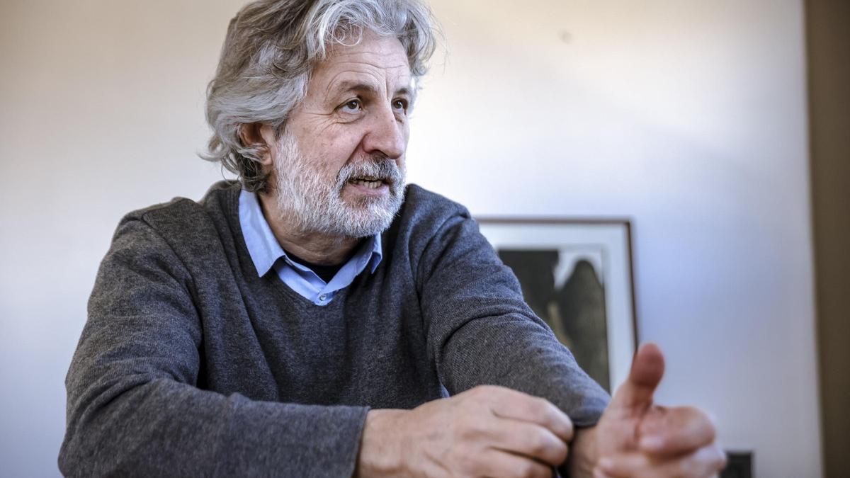 Bartolomé Seguí, Premio Nacional de Cómic, publica la adaptación de la exitosa novela ‘Malaherba’: “Es una historia de primeras veces”
