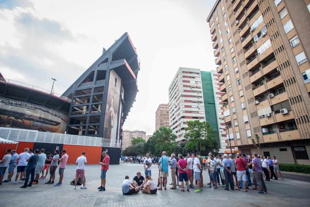 Colas en las taquillas de Mestalla