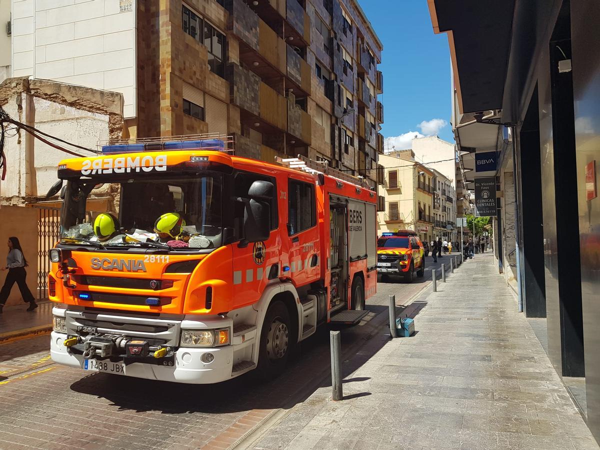 Los bomberos, mientras liberaban a tres personas atrapadas.