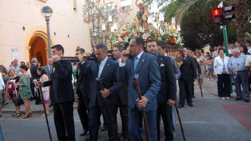 La procesión cerró ayer las fiestas de San Antonio.