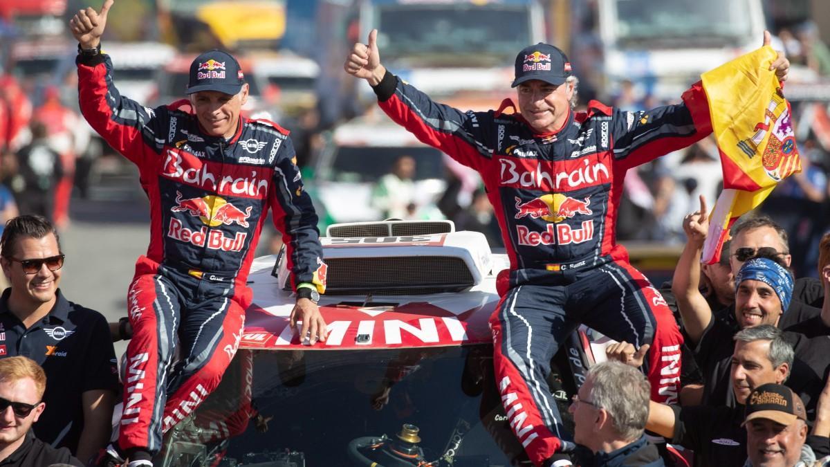 Lucas Cruz y Sainz celebrando su triunfo en el Dakar de 2020