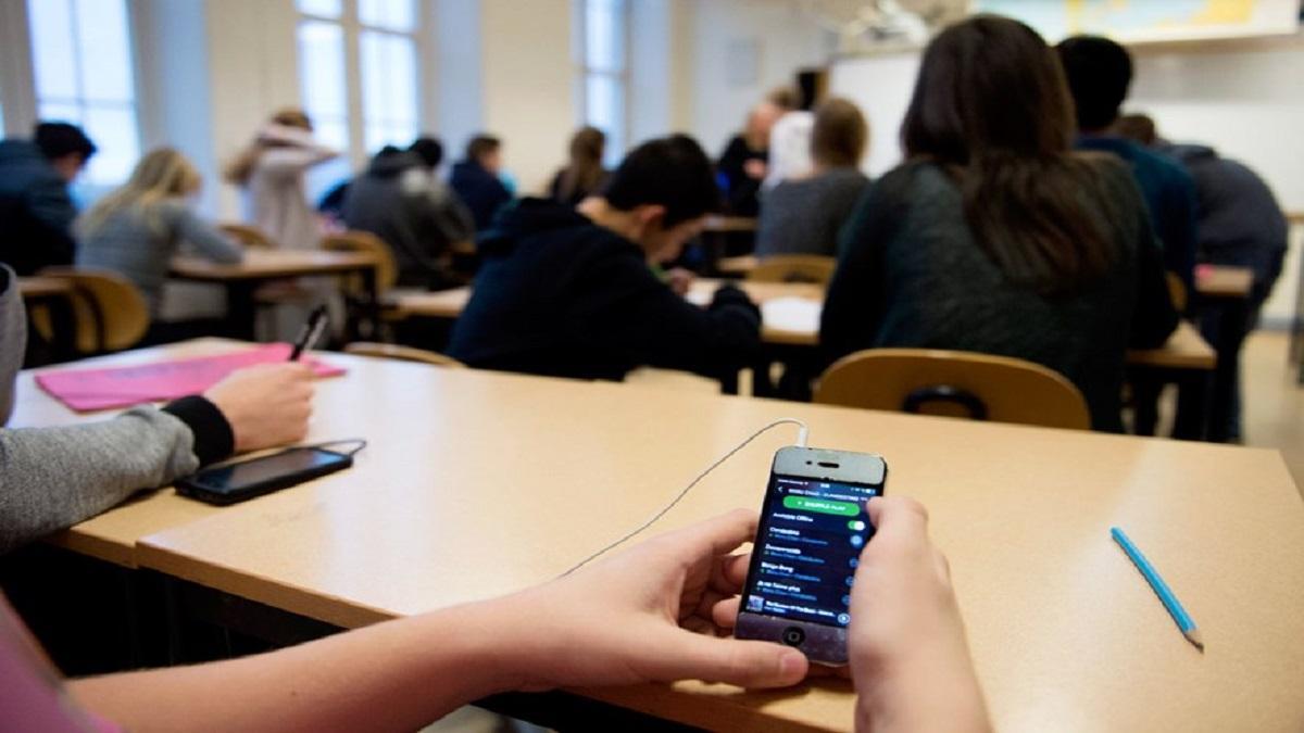 Piden prohibir los teléfonos móviles en las escuelas de Reino Unido